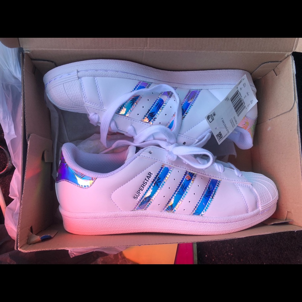 Women’s adidas super star